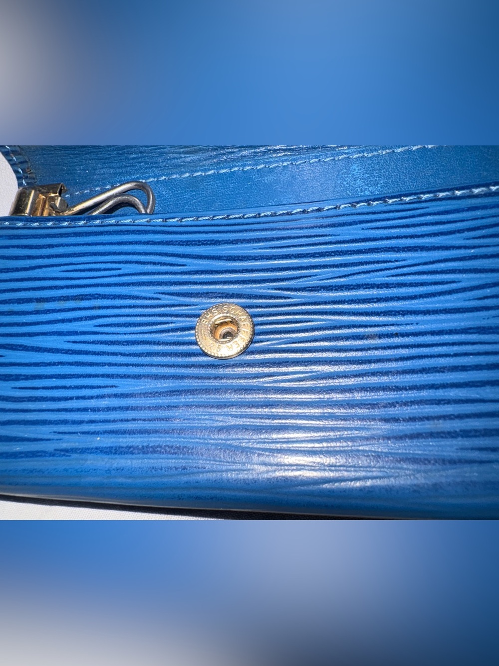 Louis Vuitton Epi Toledo Blue 6-Key Holder Key Case Wallet Vintage 2001 - Picture 4 of 9